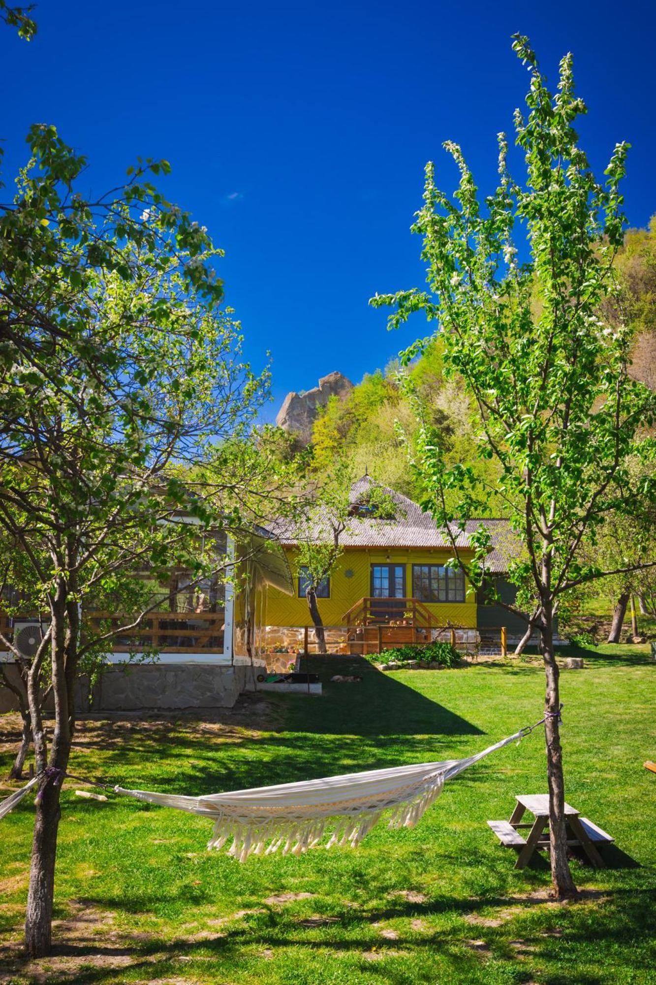 Alunis Retreat Hotel Exterior photo